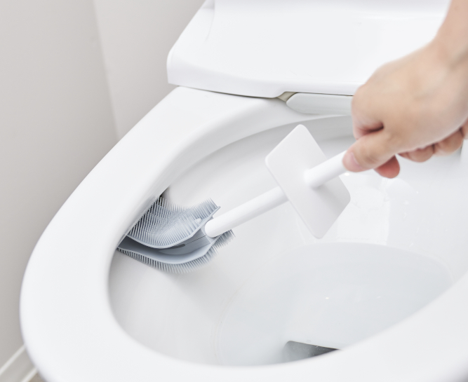 PlatawaForToiletCompact_White_in_use